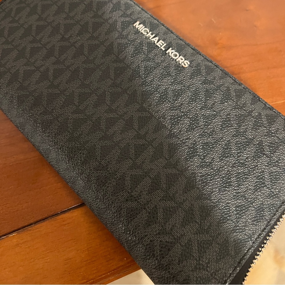 Mk  Continental Wallet